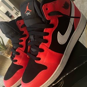 Air Jordan 1 Mid